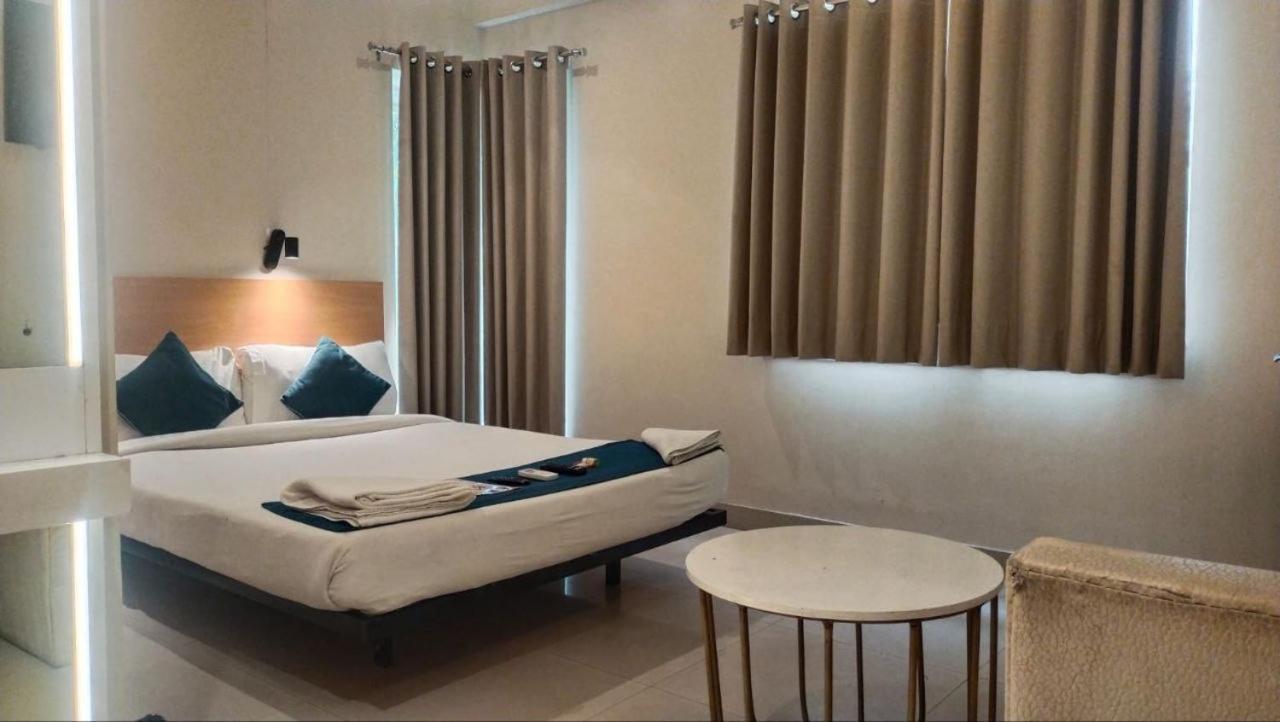 Hotel Mayfair Tower Καλκούτα Εξωτερικό φωτογραφία