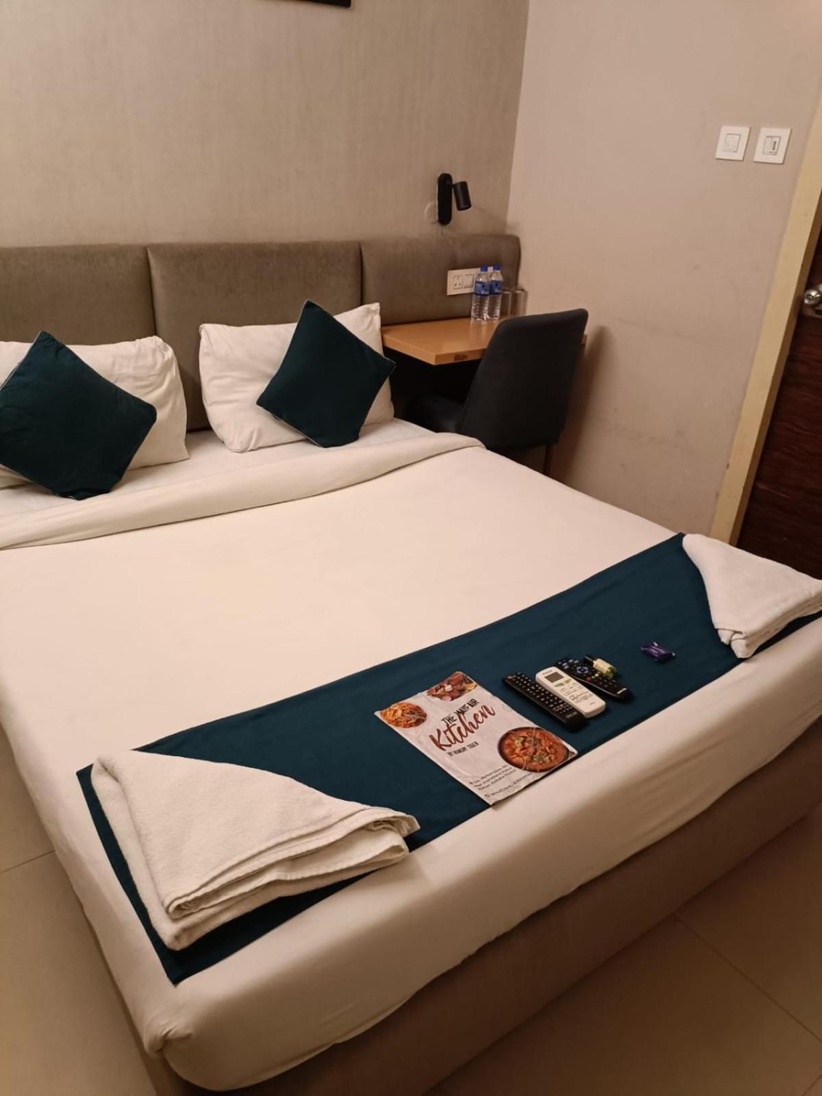 Hotel Mayfair Tower Καλκούτα Εξωτερικό φωτογραφία